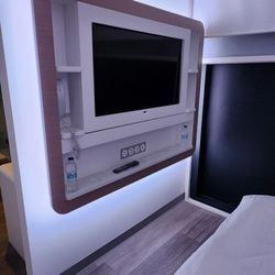 Yotel - Tv