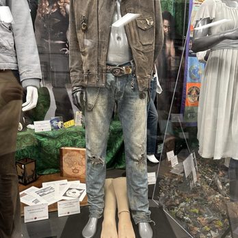 Forever Twilight in Forks Collection - James' outfit - Art Museums Near Me - Forks, Washington Forever Twilight in Forks Collection - James' outfit - Art Museums Near Me - Forks, Washington