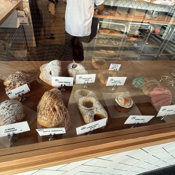 Dos Hermanos Bakery - Other half of the pastry case. - Bakeries Near Me - Beaverton, Oregon