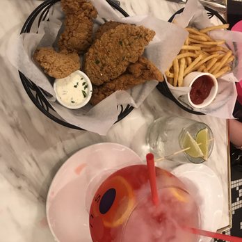 Sugar Factory Foxwoods - Chicken tenders and fries - American Near Me - Mashantucket, Connecticut