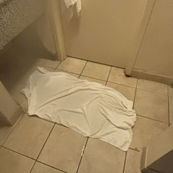 Red Roof PLUS+ Wichita East - Water on the other side of the bathroom door