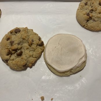 Crumbl - Bountiful - Chocolate Chip & Sugar Cookie - Bakeries Near Me - Bountiful, Utah