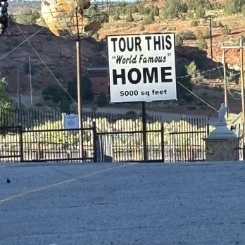 Hole N' the Rock - The grounds - Tours Near Me - Moab, Utah Hole N' the Rock - The grounds - Tours Near Me - Moab, Utah