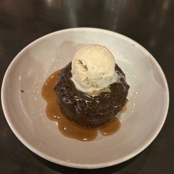 Gordon Ramsay Hell's Kitchen - Sticky toffee pudding - New American Near Me - Las Vegas, Nevada