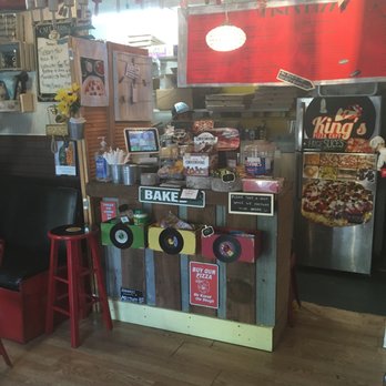 King's Pizza Cafe - Pizza Near Me - Honolulu, Hawaii