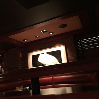 Houston's Restaurant - Interior (6) - Near one of the tables in the rear/right. Dark and somber restaurant, works well for dinner occasions! (3/3/2017) - American Near Me - Hackensack, New Jersey