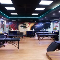Sacred Art Tattoo Surfbreak - Inside