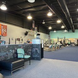 Ultimate Edge Sports Medicine - Inside