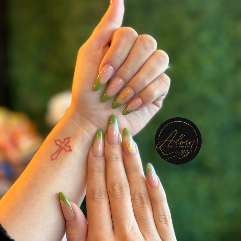 Travis Barker Talks Tattoos and Pain | GQ, image size:1000x1000