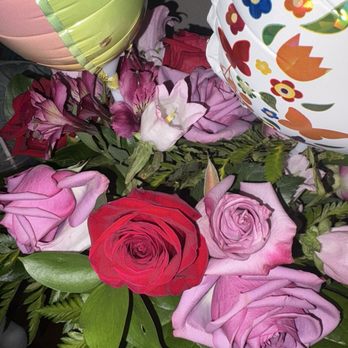 Redbud Floral - Super Close up, 5 days after delivery! - Florists Near Me - Norman, Oklahoma Redbud Floral - Super Close up, 5 days after delivery! - Florists Near Me - Norman, Oklahoma