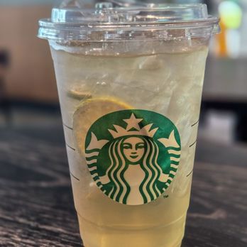 Starbucks - Cool Lime Refresher (Made w/ Green Tea) - Coffee & Tea Near Me - Böblingen, BW Starbucks - Cool Lime Refresher (Made w/ Green Tea) - Coffee & Tea Near Me - Böblingen, BW
