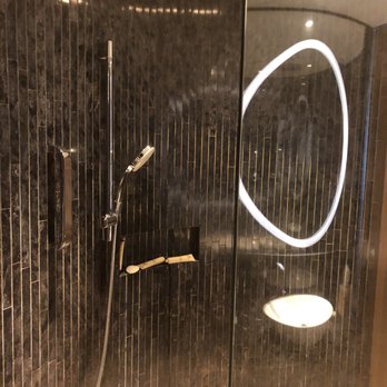 唯港薈 - Rainforest shower - Hotels Near Me - Hong Kong, HK