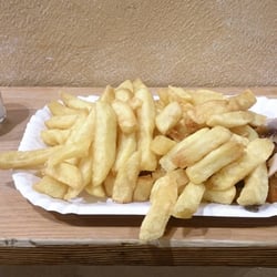 Pommes Freunde - Currywurst with fries!