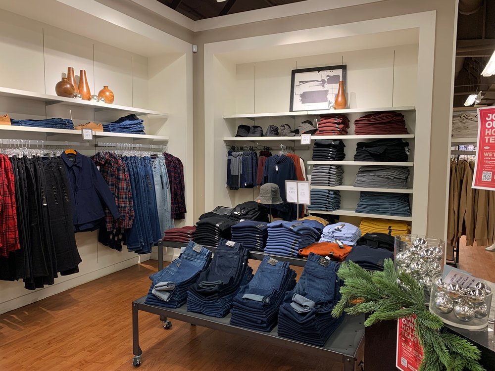 BANANA REPUBLIC FACTORY STORE Updated October 2024 14 Photos & 29