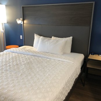 Tru By Hilton Duluth Mall Area - King guest room - Hotels Near Me - Duluth, Minnesota Tru By Hilton Duluth Mall Area - King guest room - Hotels Near Me - Duluth, Minnesota