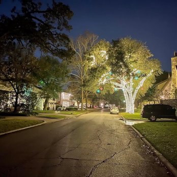 River Oaks Christmas Lights - Holiday Decorating Services Near Me