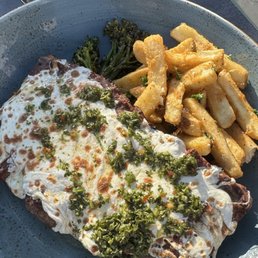 Arrachera with Broccolini and truffle fries Arrachera with Broccolini and truffle fries