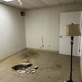 Above and Beyond Cleaning Service - Before the room got cleaned - Home Cleaning Near Me - Corpus Christi, Texas Above and Beyond Cleaning Service - Before the room got cleaned - Home Cleaning Near Me - Corpus Christi, Texas