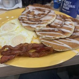 Cinnamon Roll Pancakes & Eggs