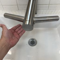 Haha, had to include this. This is just convenient. The hand drier is built into the faucet. Haha, had to include this. This is just convenient. The hand drier is built into the faucet.