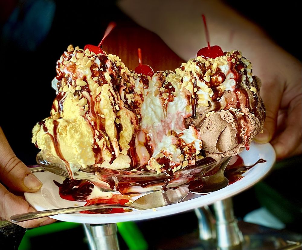 DOE BROTHERS RESTAURANT & SODA FOUNTAIN Updated October 2024 31