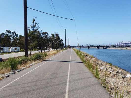 LOS ANGELES RIVER BICYCLE PATH - L 