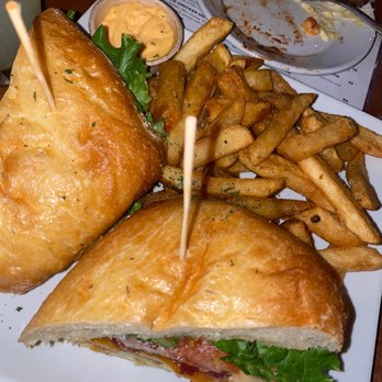 Tavern29 - California Chicken Sandwich - Breakfast & Brunch Near Me - New York, New York Tavern29 - California Chicken Sandwich - Breakfast & Brunch Near Me - New York, New York
