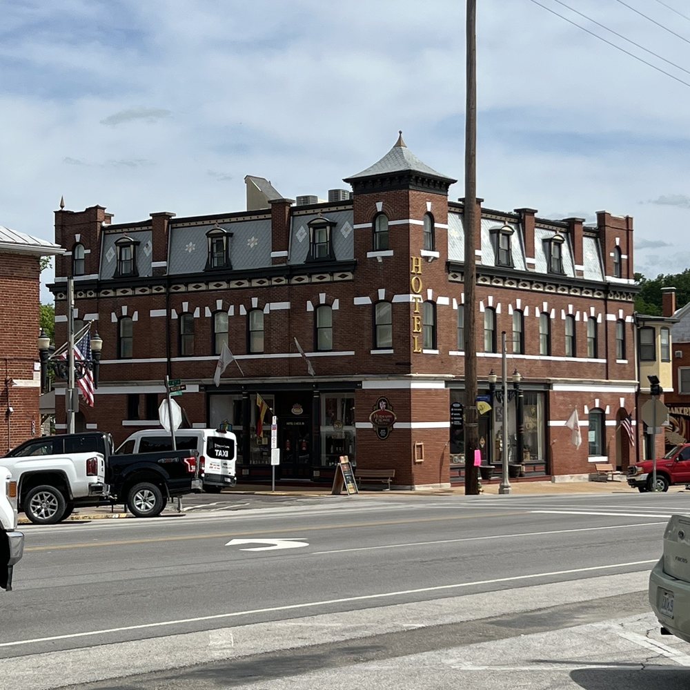 Hermann Crown Suites - Main building - Hotels Near Me - Hermann, Missouri