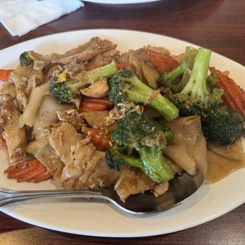 Tasty Thai - Pad see ewe Chicken - Thai Near Me - Sacramento, California Tasty Thai - Pad see ewe Chicken - Thai Near Me - Sacramento, California