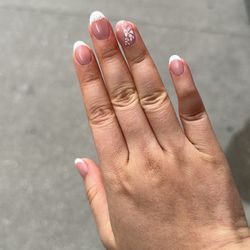 e's beauty studio - French manicure with floral design