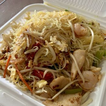 Pho Le - Singaporean noodles. Dry and clumpy. Tired. - Chinese Near Me - Berkeley, California