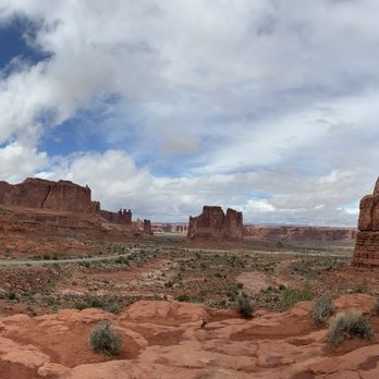 Arches National Park - View at the park Avenue scenic viewpoint - Parks Near Me Arches National Park - View at the park Avenue scenic viewpoint - Parks Near Me