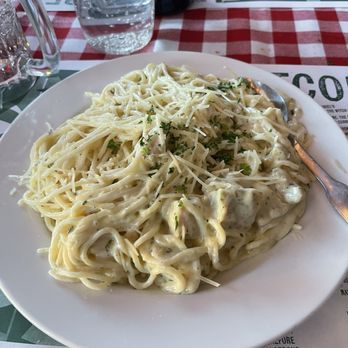 Bosco's Italian Restaurante - Chicken Alfredo with thin noodles - Italian Near Me - Casper, Wyoming Bosco's Italian Restaurante - Chicken Alfredo with thin noodles - Italian Near Me - Casper, Wyoming