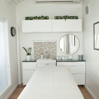 sugaringLA Manhattan Beach - Manhattan Beach Treatment room - Sugaring Near Me - Manhattan Beach, California sugaringLA Manhattan Beach - Manhattan Beach Treatment room - Sugaring Near Me - Manhattan Beach, California