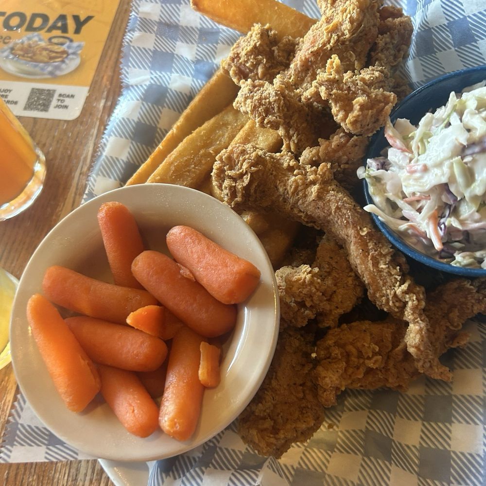 Cracker Barrel Old Country Store - Chicken and carrots - Southern Near Me - Yuma, Arizona