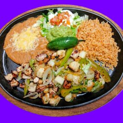Los Gallos Mexican Restaurant - MARINERO: Sautéed shrimp, octopus, scallops, abalone, and fajita vegetables.