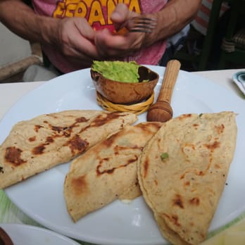 Casa Oaxaca - Variacion de quesadillas con guacamole ($69 pesos) - 4 stars. Well made, but a little simple. Friday lunch 2016-01-01 - Mexican Near Me - Oaxaca, OAX Casa Oaxaca - Variacion de quesadillas con guacamole ($69 pesos) - 4 stars. Well made, but a little simple. Friday lunch 2016-01-01 - Mexican Near Me - Oaxaca, OAX