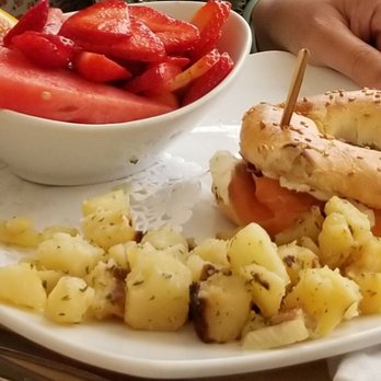 Eggspress - Le Fox Bagel with cream cheese, smoked salmon, tomatoes, onions, capers, potato taters and fruit bowl. - Breakfast & Brunch Near Me - Ottawa, Ontario