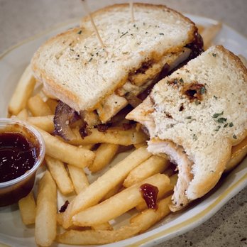 Brad's Restaurant - BBQ chicken sandwich - Seafood Near Me - Pismo Beach, California Brad's Restaurant - BBQ chicken sandwich - Seafood Near Me - Pismo Beach, California