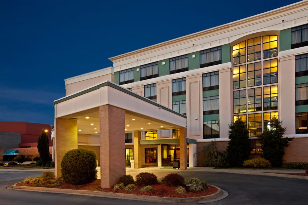 HOLIDAY INN HOTEL & SUITES HUNTINGTONCIVIC ARENA Updated September