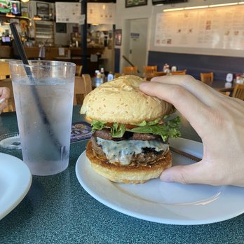 Froggy's - Southern Cali - Bars Near Me - Davis, California