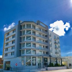 Bar Invest Group - Great building , Ready to move in , spacious , family friendly, and great location. Call us for more information +1 (305) 538-0135