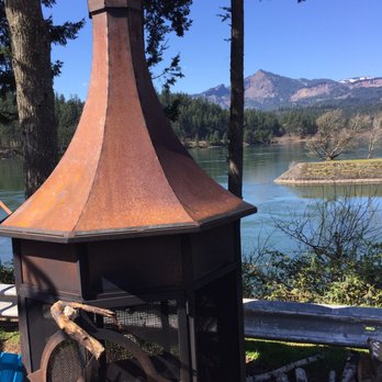 Thunder Island Brewing - Outdoor fire pit and view of the river - Breweries Near Me - Cascade Locks, Oregon Thunder Island Brewing - Outdoor fire pit and view of the river - Breweries Near Me - Cascade Locks, Oregon