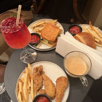 Chase Sapphire Lounge - Airport Lounges Near Me - East Elmhurst, New York