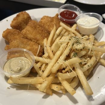 The Social Honolulu - Fish and chips with upgraded truffle parmesan fries - American Near Me - Honolulu, Hawaii The Social Honolulu - Fish and chips with upgraded truffle parmesan fries - American Near Me - Honolulu, Hawaii