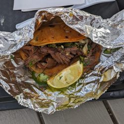 Buenos Sabores - Birria taco