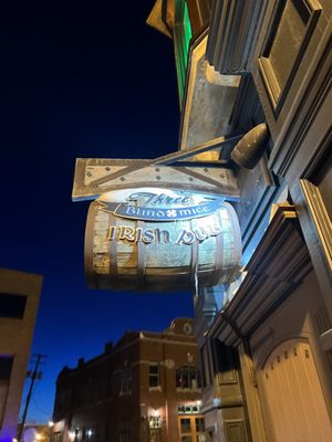 Three Blind Mice Irish Pub by null