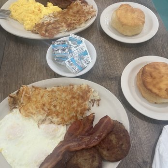 Bobbie's Southern Kitchen - American Near Me - San Antonio, Texas