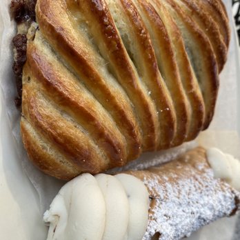 La Dolce Vita Courthouse Bakery - Chocolate croissant and cannoli - Bakeries Near Me - Lancaster, Pennsylvania La Dolce Vita Courthouse Bakery - Chocolate croissant and cannoli - Bakeries Near Me - Lancaster, Pennsylvania