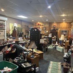 Bridgeway Vintage & Antiques - Inside